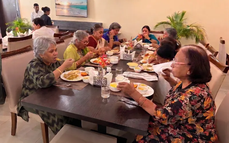 Freshly cooked nutritious meals at Jagriti Dham