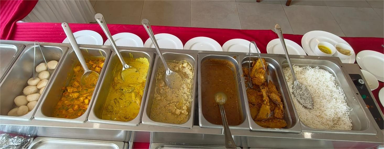 Delicious and varied buffet spread, offering home-style meals at the Best Old Age Home in Kolkata.