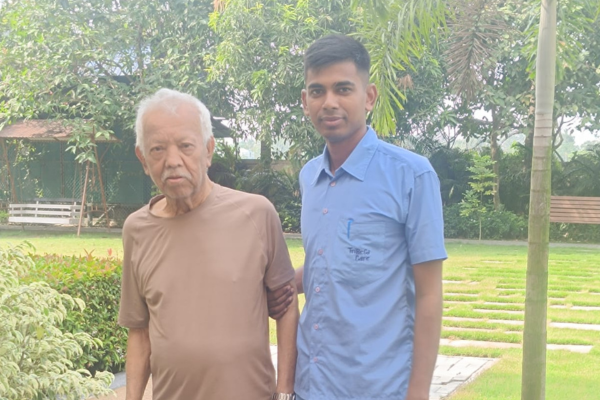 Senior residents enjoying a peaceful morning walk amidst the lush green gardens of Jagriti Dham, a luxurious old age home in Kolkata.