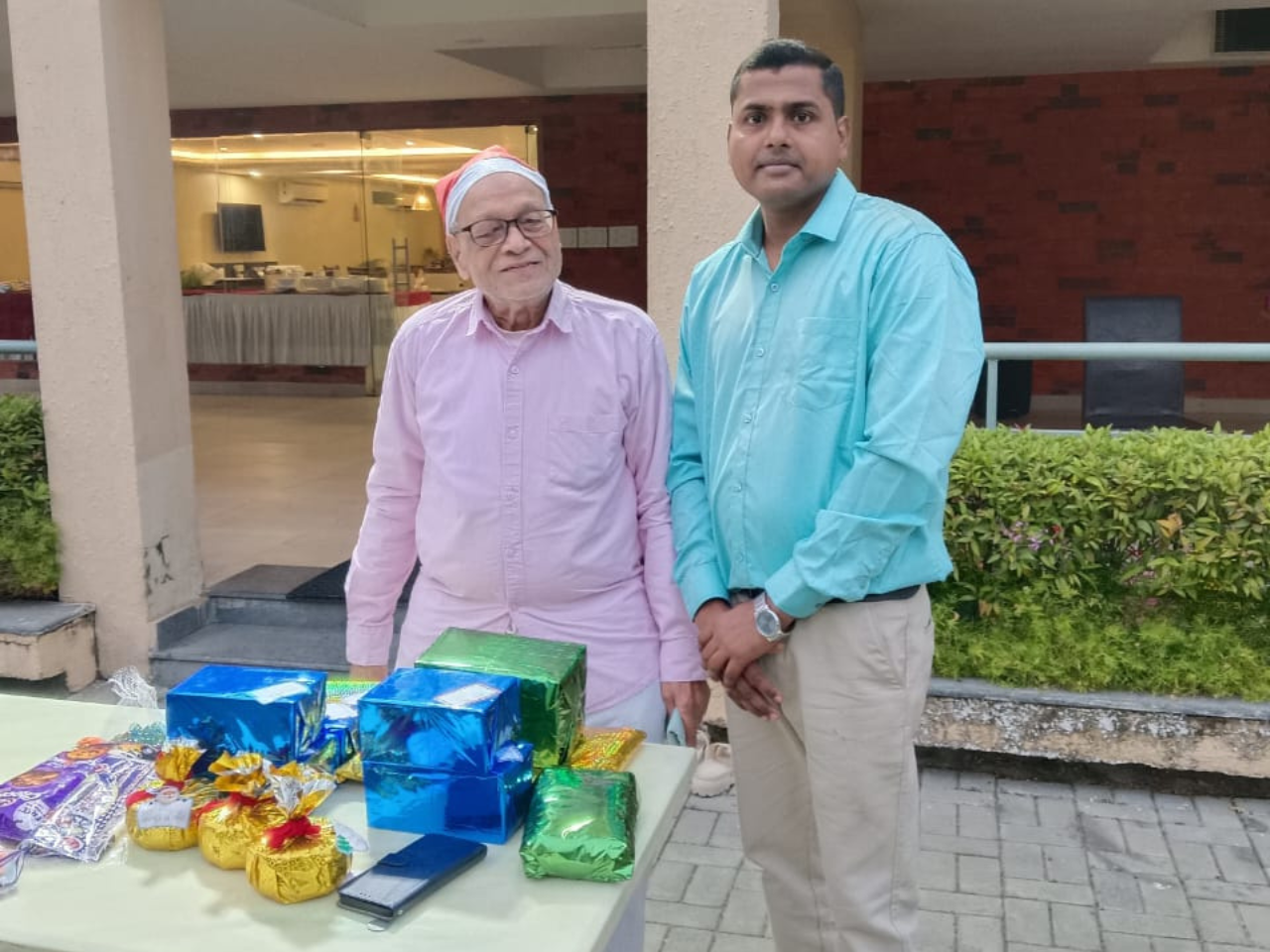 luxurious old age home in kolkata, senior living facilities in kolkata, old age home at kolkata, active senior communities in india, senior citizen accommodation, care homes for seniors, residential retreat for seniors, premium senior living Kolkata, retirement homes with festive activities, Jagriti Dham Christmas celebration