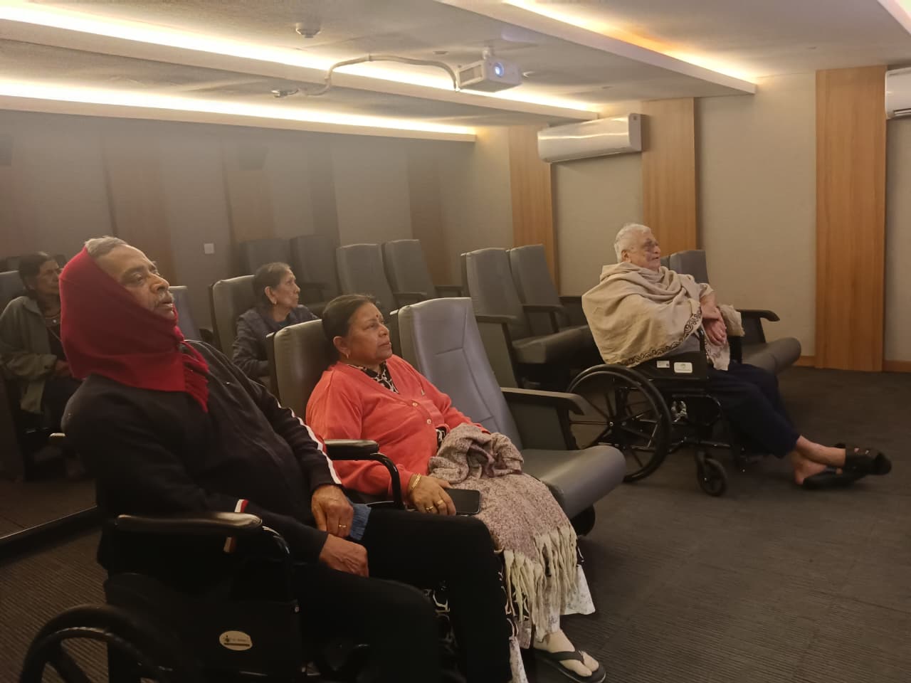 premium old age home in Kolkata, 5-star old age home in Kolkata, assisted living in India, senior wellness retreat, elder care home Kolkata, luxury senior living, Jagriti Dham, temporary stay old age home in Kolkata, senior citizen care